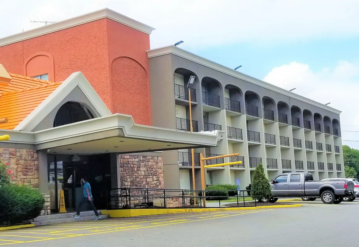 Howard Johnson by Wyndham Clifton NJ hotel hero