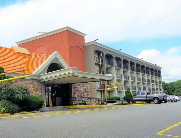 Howard Johnson by Wyndham Clifton NJ hotel detail image 2