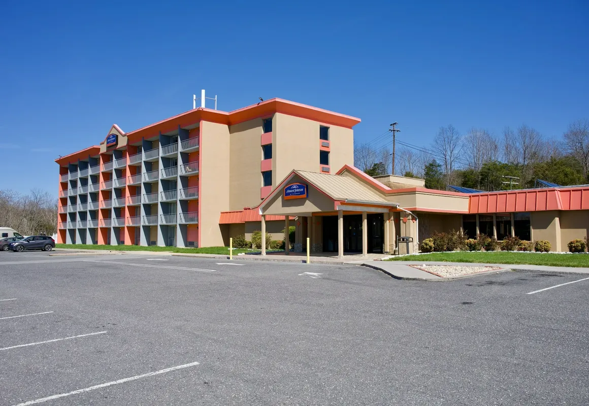 Howard Johnson by Wyndham Lexington hotel hero