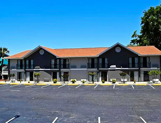 Howard Johnson by Wyndham Beaufort/Parris Island hotel detail image 1