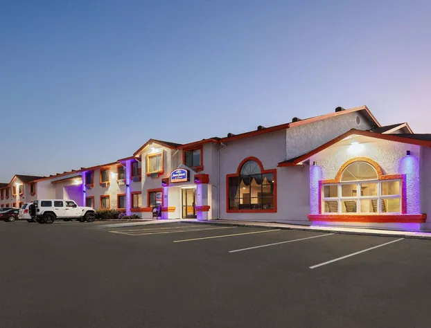 Howard Johnson by Wyndham Williams hotel detail image 1