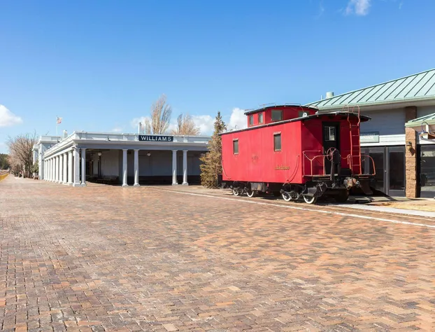 Howard Johnson by Wyndham Williams hotel detail image 4