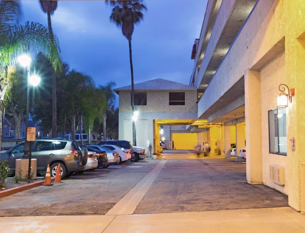 Howard Johnson by Wyndham Torrance hotel detail image 3