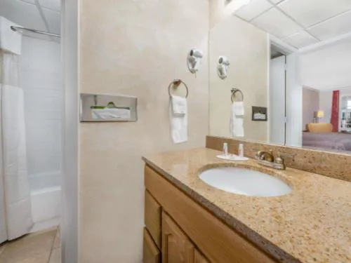 Howard Johnson by Wyndham Burlington hotel detail image 2