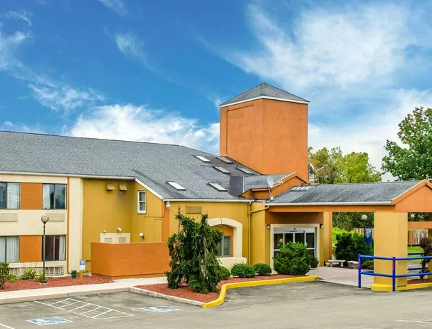 Econo Lodge Harrisburg - Hershey North hotel detail image 1