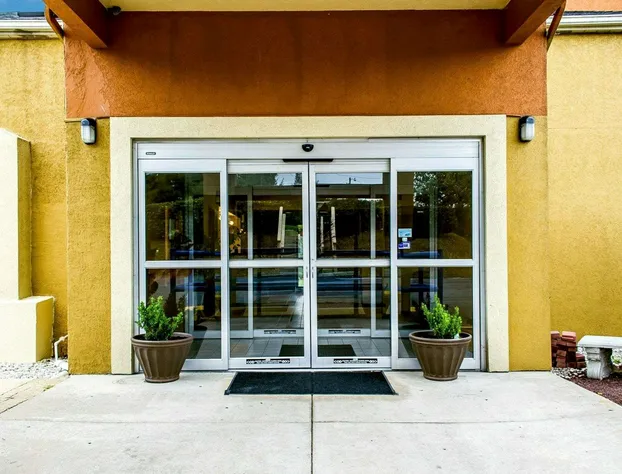 Econo Lodge Harrisburg - Hershey North hotel detail image 4