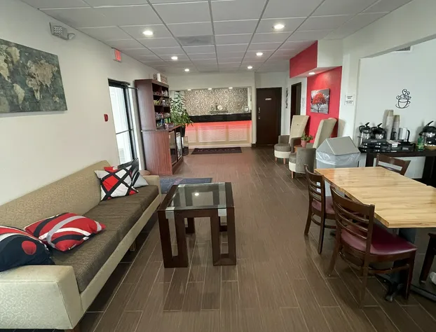 Ramada by Wyndham Effingham hotel detail image 2