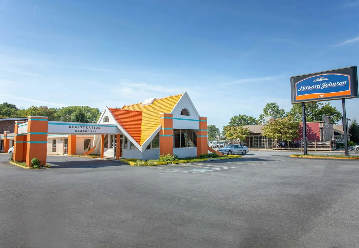 Howard Johnson by Wyndham Harrisburg hotel hero
