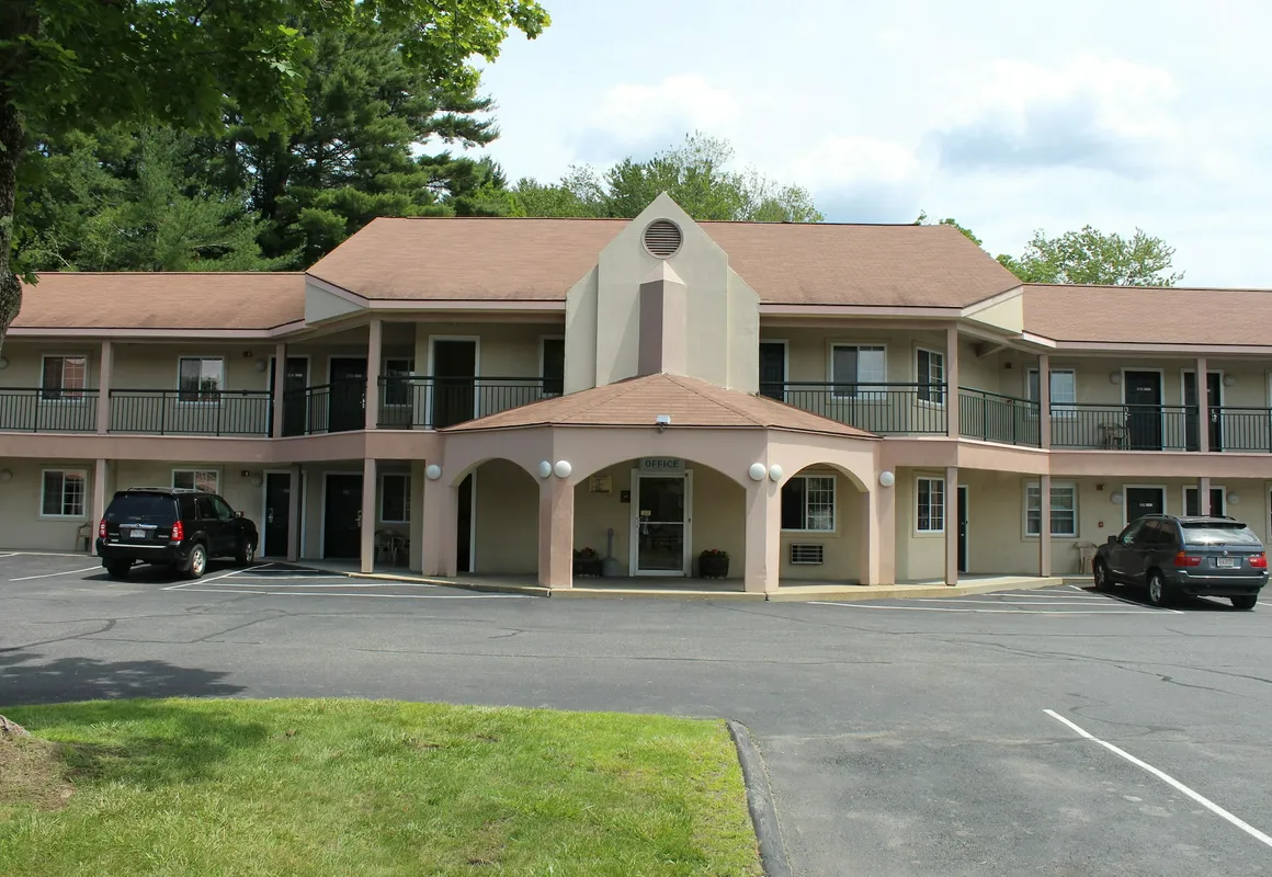 Howard Johnson by Wyndham Lenox hotel hero