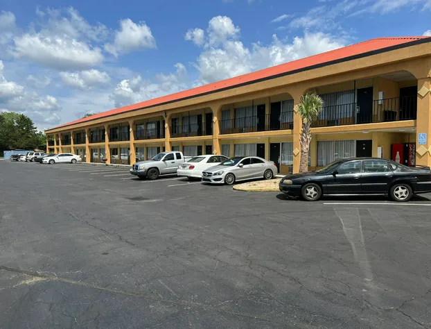 Country Hearth Inn & Suites Cartersville hotel detail image 3