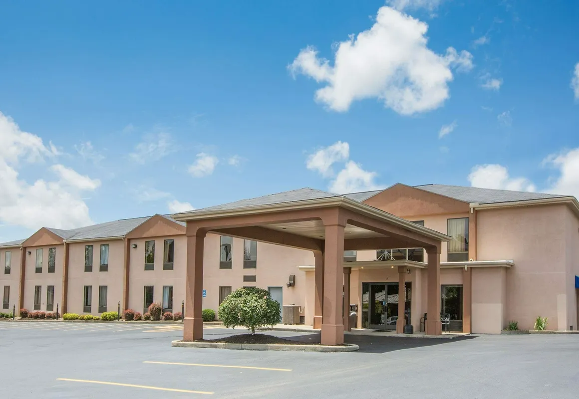 Howard Johnson by Wyndham Beckley hotel hero