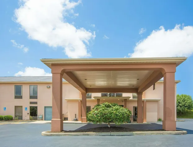 Howard Johnson by Wyndham Beckley hotel detail image 1