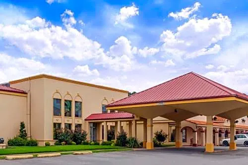 Howard Johnson by Wyndham Conway hotel hero