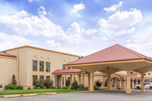 Howard Johnson by Wyndham Conway hotel detail image 1
