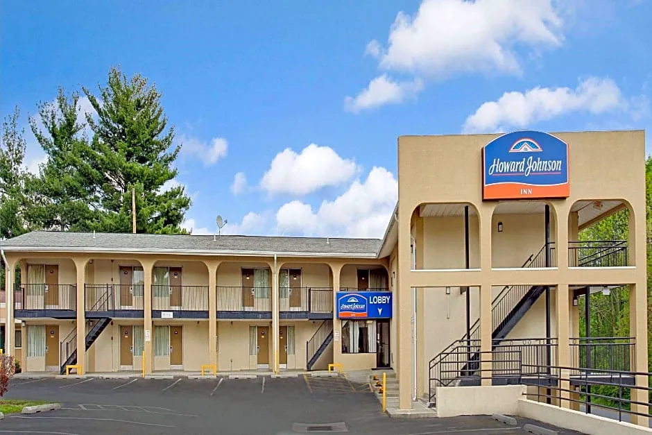 Howard Johnson by Wyndham College Park hotel hero