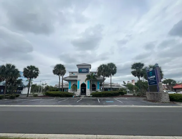 Clarion Inn & Suites Kissimmee-Lake Buena Vista South hotel detail image 2