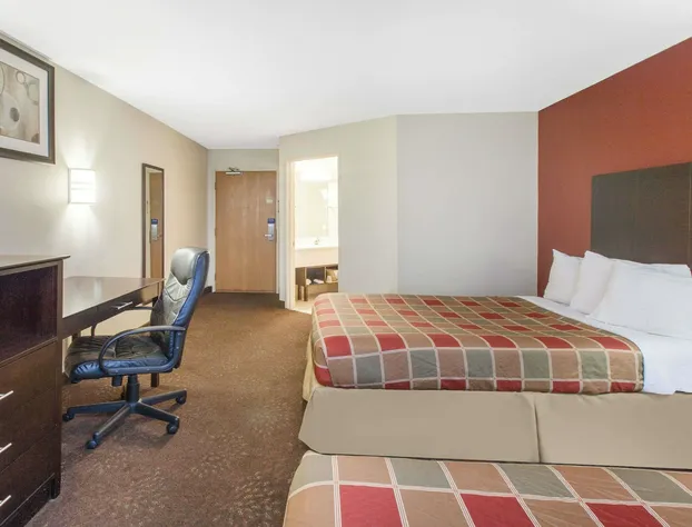 Travelodge by Wyndham Romulus Detroit Airport hotel detail image 4