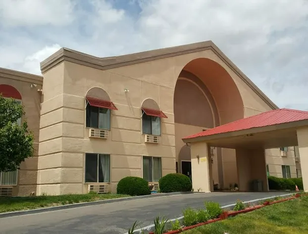 Quality Inn & Suites Farmington hotel detail image 4