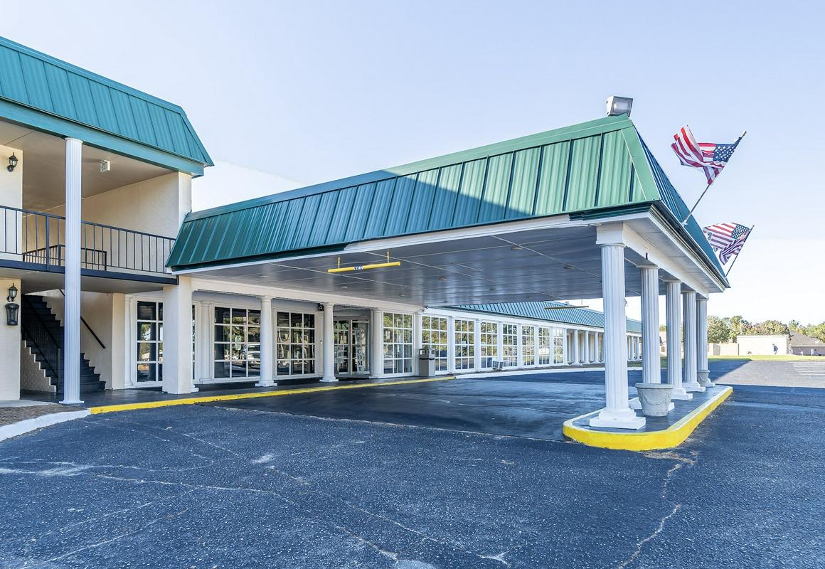Dothan National Golf Club and Hotel hotel hero