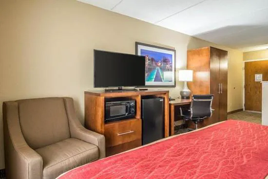 Comfort Inn & Suites Hamilton Place hotel detail image 1