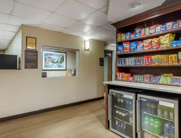 Comfort Inn & Suites Hamilton Place hotel detail image 1