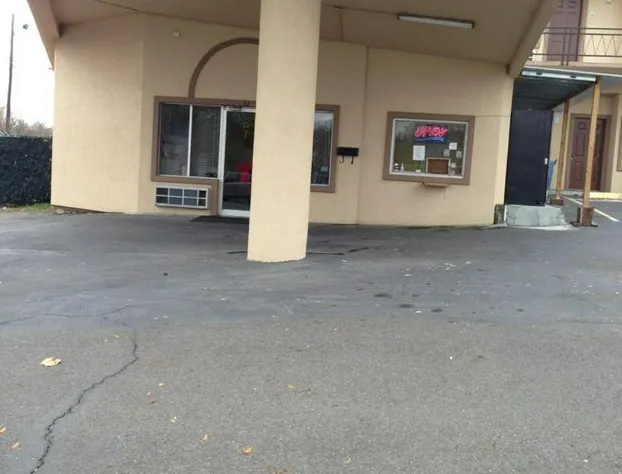 Economy Inn Hot Springs hotel detail image 2