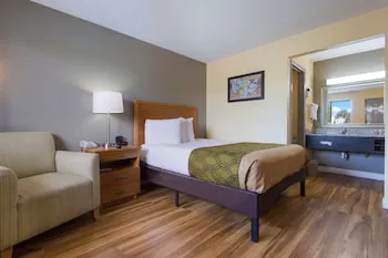 Econo Lodge Battleboro - Rocky Mount I-95 hotel detail image 3