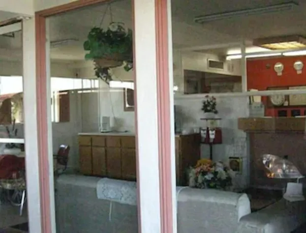 Desert Inn Motel hotel detail image 2