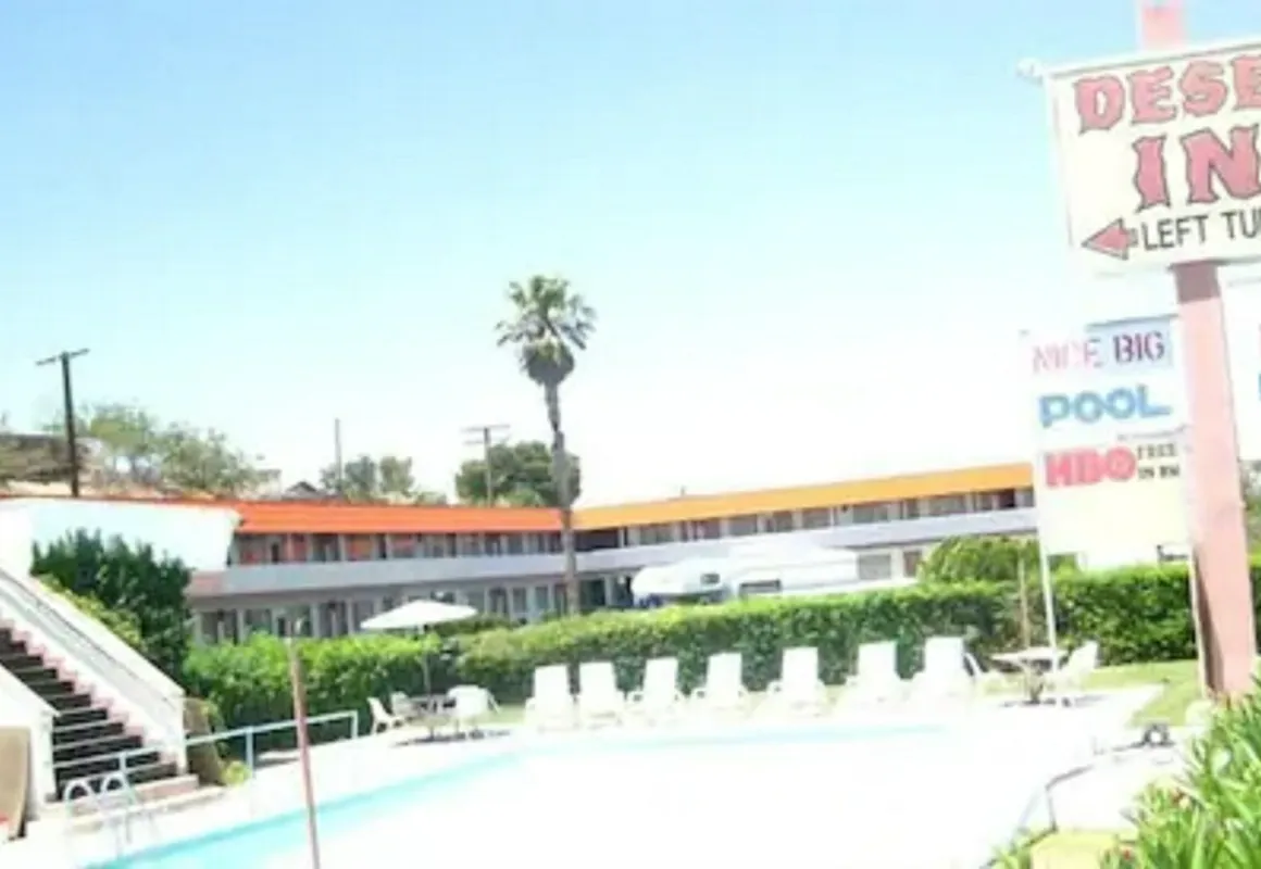 Desert Inn Motel hotel hero