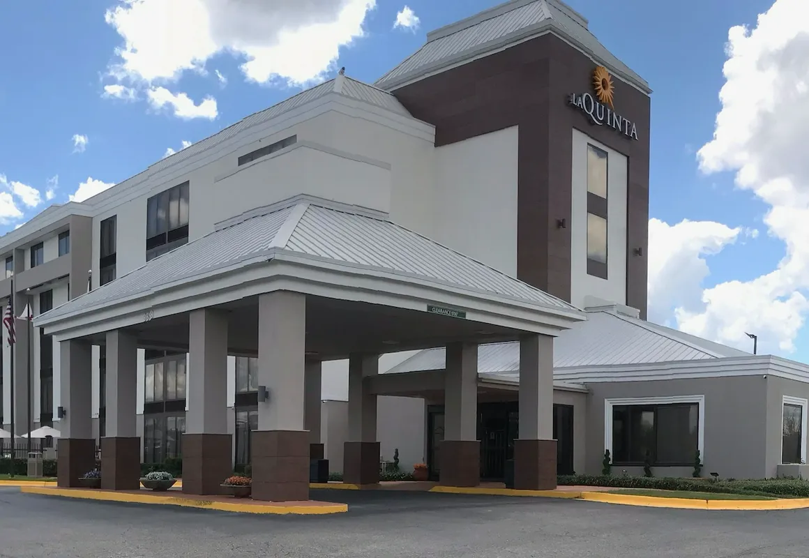 La Quinta Inn & Suites by Wyndham Dothan hotel hero