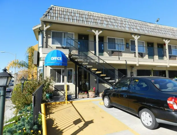 Continental Lodge hotel detail image 1