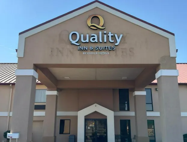 Quality Inn & Suites Pine Bluff hotel detail image 1