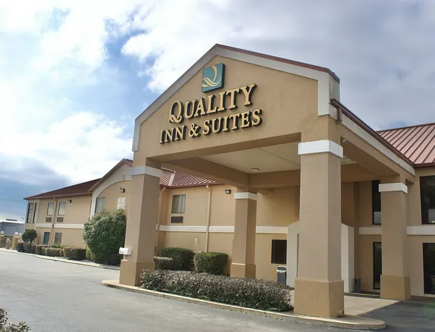 Quality Inn & Suites Pine Bluff hotel detail image 2
