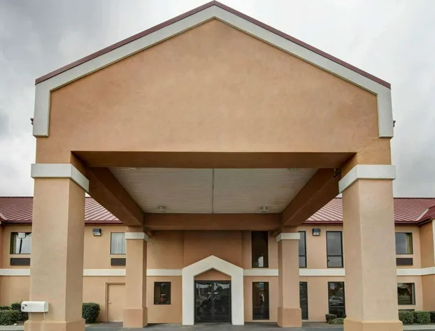 Quality Inn & Suites Pine Bluff hotel detail image 3