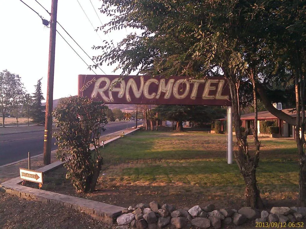 Ranch Motel hotel hero