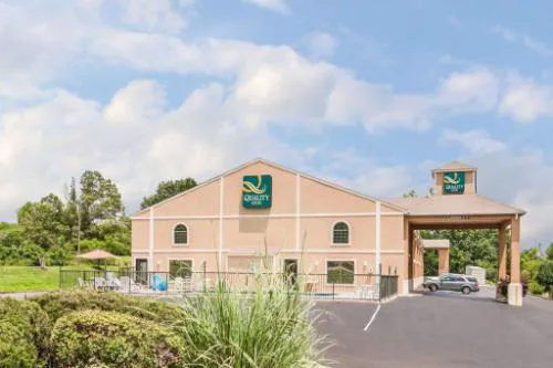 Quality Inn Savannah South hotel hero