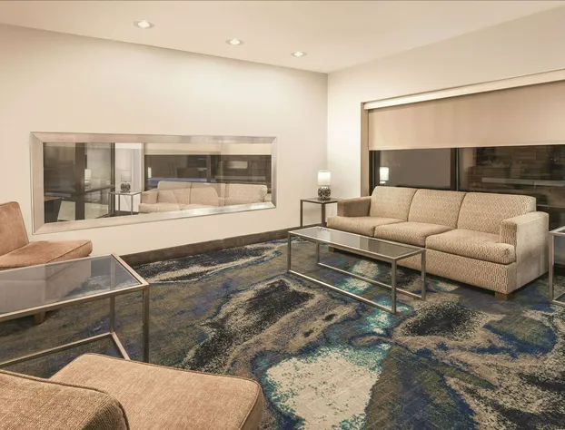 La Quinta Inn & Suites by Wyndham Philadelphia Airport hotel detail image 4