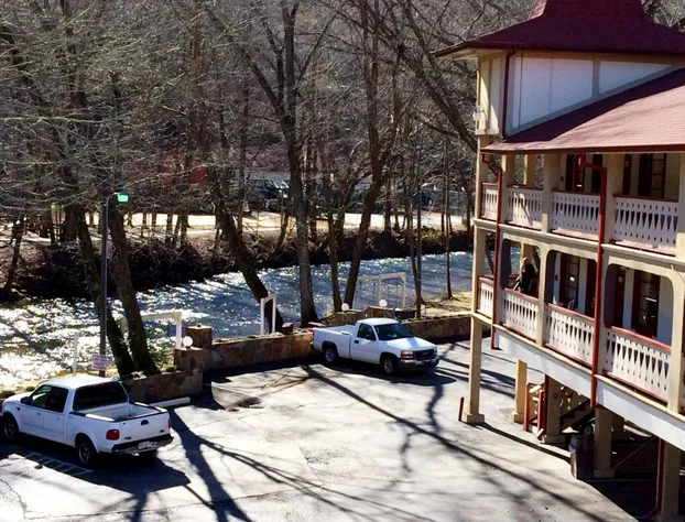 Riverbend Motel & Cabins hotel detail image 1