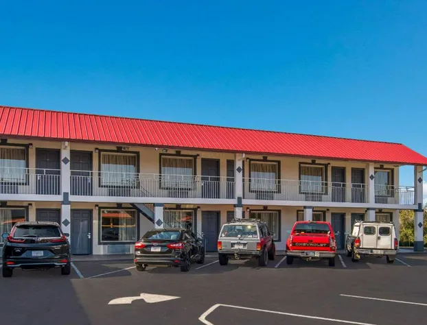 Econo Lodge Calhoun North Damascus hotel detail image 2