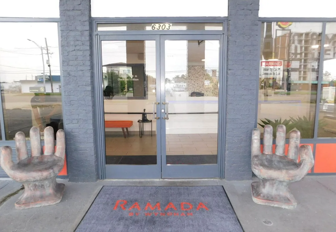Ramada by Wyndham New Orleans hotel hero