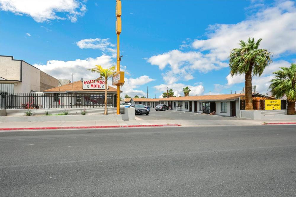 Desert Moon Motel hotel hero