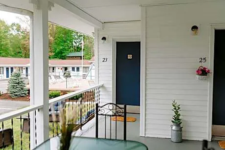 Blue Moon Motel hotel hero