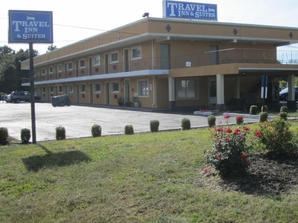 Travel Inn & Suites hotel hero