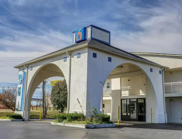 Motel 6 Dickson, TN hotel detail image 1