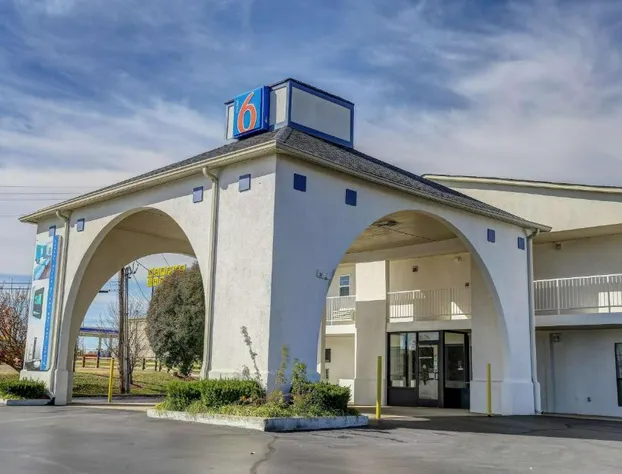 Motel 6 Dickson, TN hotel detail image 1