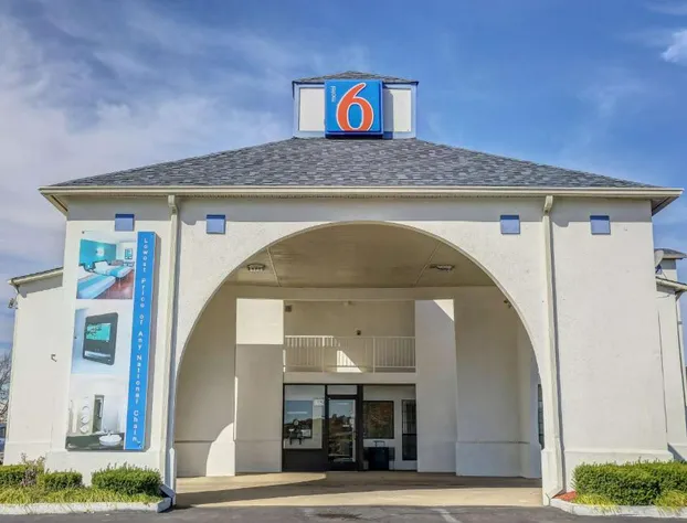 Motel 6 Dickson, TN hotel detail image 4