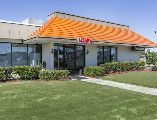 Super 8 by Wyndham Battleboro/Rocky Mount hotel detail image 1