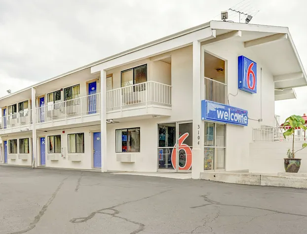 Motel 6 Portland, OR - Central hotel detail image 3