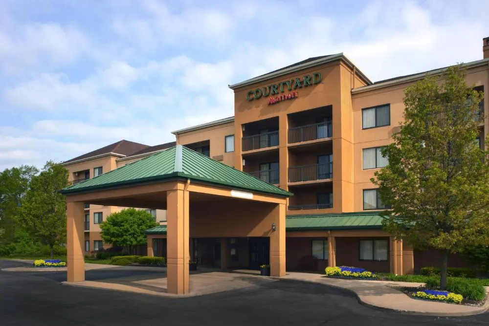 Courtyard by Marriott Cleveland Westlake hotel hero