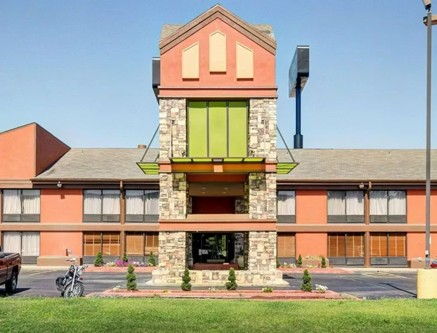 Quality Inn Fort Smith I-540 hotel detail image 2